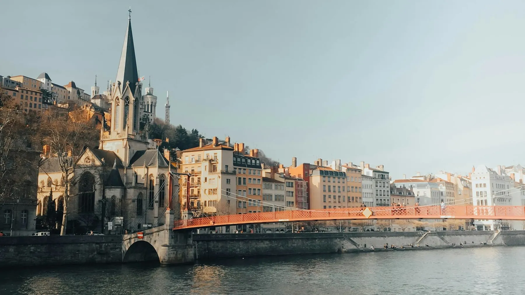 Les quais de Saône et la colline de Fourvière